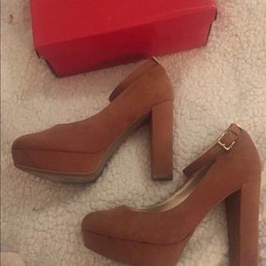 GUESS ANKLE STRAP PLATFORM HEELS (CAMEL COLOR) 8